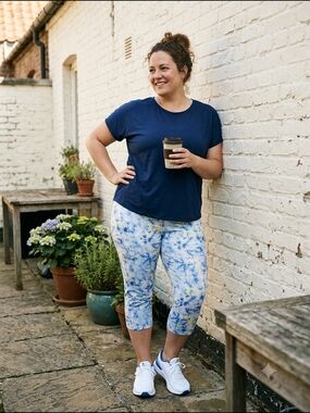 Athletic Works Women's Blue Tie-Dye Capri Leggings